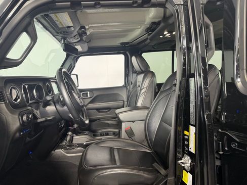 Used 2022 Jeep Wrangler Unlimited Sahara AWD/4WD image 25