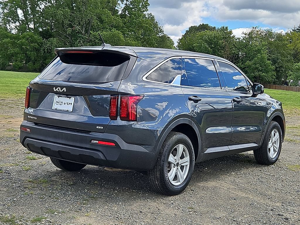 Used 2023 Kia Sorento LX AWD/4WD image 7