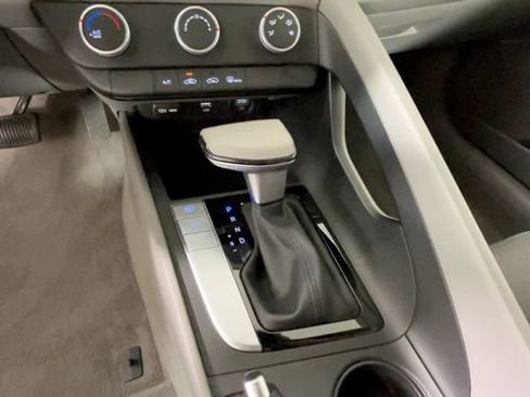 Certified 2023 Hyundai Elantra SE FWD image 28