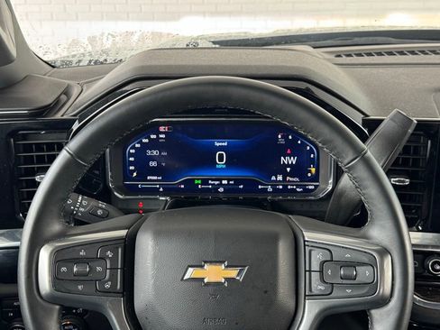Used 2024 Chevrolet Silverado 1500 LT AWD/4WD image 33