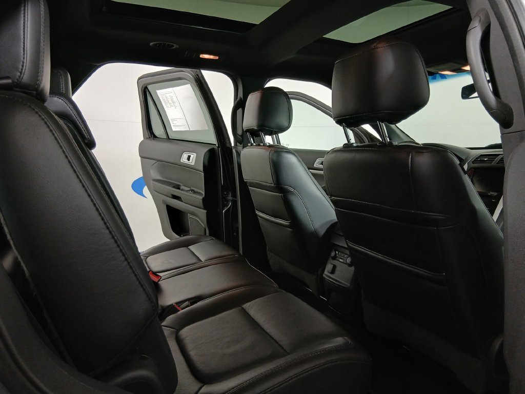 Used 2014 Ford Explorer XLT w/ Equipment Group 202A AWD/4WD image 13