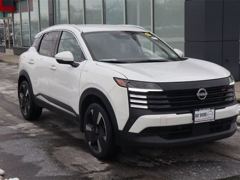 Certified 2025 Nissan Kicks SR image 3