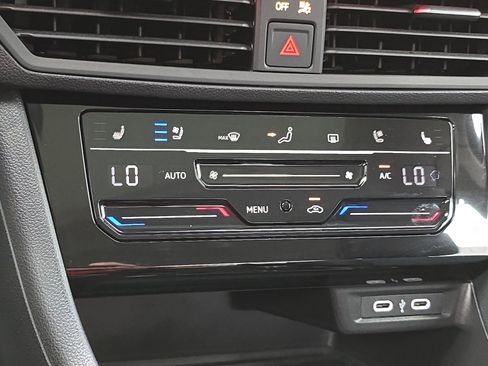 Used 2025 Volkswagen Jetta SEL FWD image 23