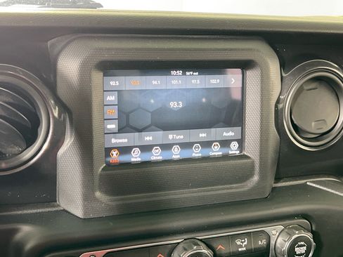 Used 2022 Jeep Gladiator Sport AWD/4WD image 14