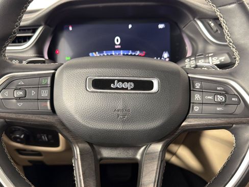 Used 2023 Jeep Grand Cherokee Limited AWD/4WD image 32