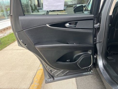 Used 2023 Lincoln Nautilus Reserve image 18