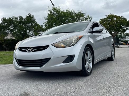 Used 2011 Hyundai Elantra GLS w/ Preferred Equipment Pkg 3 image 4