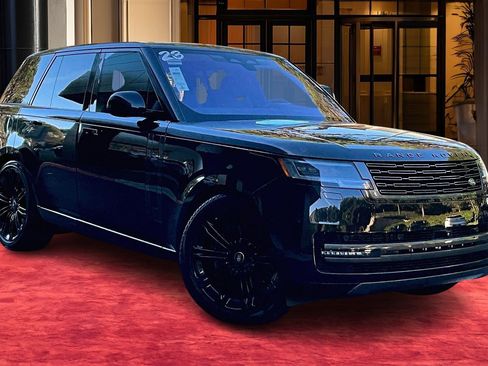 Used 2023 Land Rover Range Rover SE image 11
