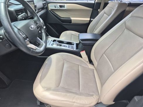 Used 2020 Ford Explorer Limited w/ Hybrid Equipment Group 310A RWD image 11
