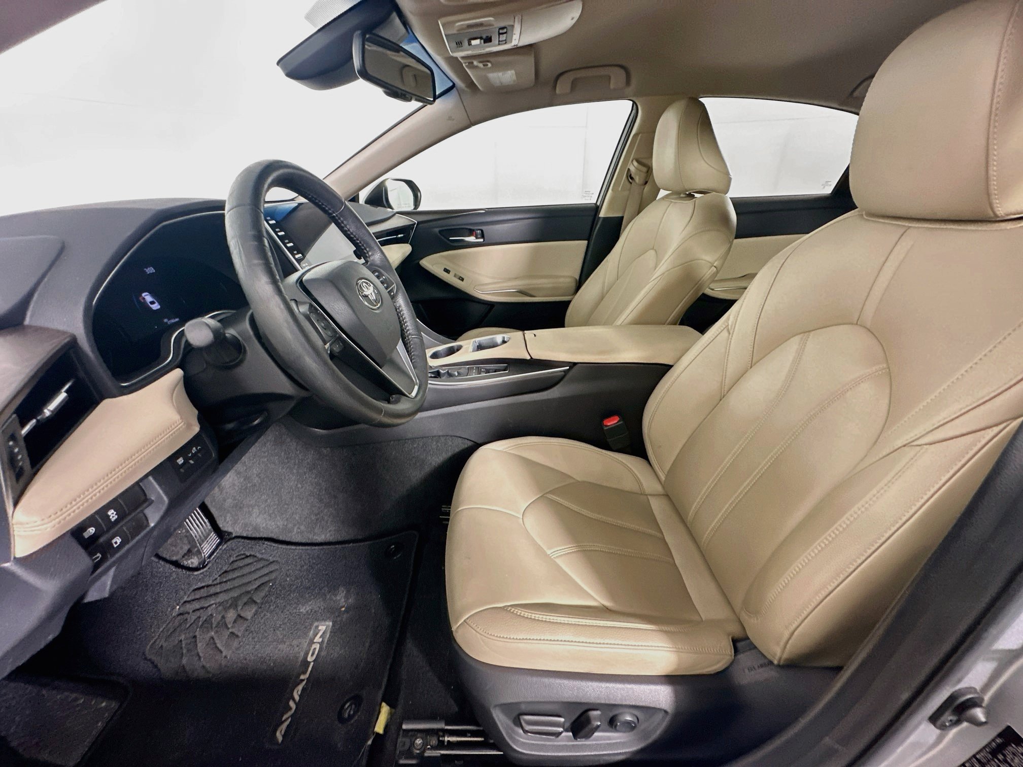 Used 2021 Toyota Avalon XLE FWD image 13