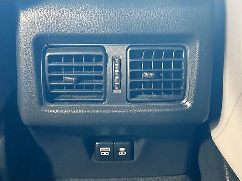 Used 2025 Toyota Camry SE w/ Convenience Package image 21