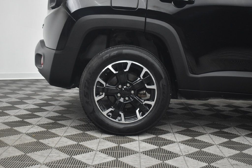 Used 2023 Jeep Renegade Trailhawk w/ Trailer Tow Group AWD/4WD image 25