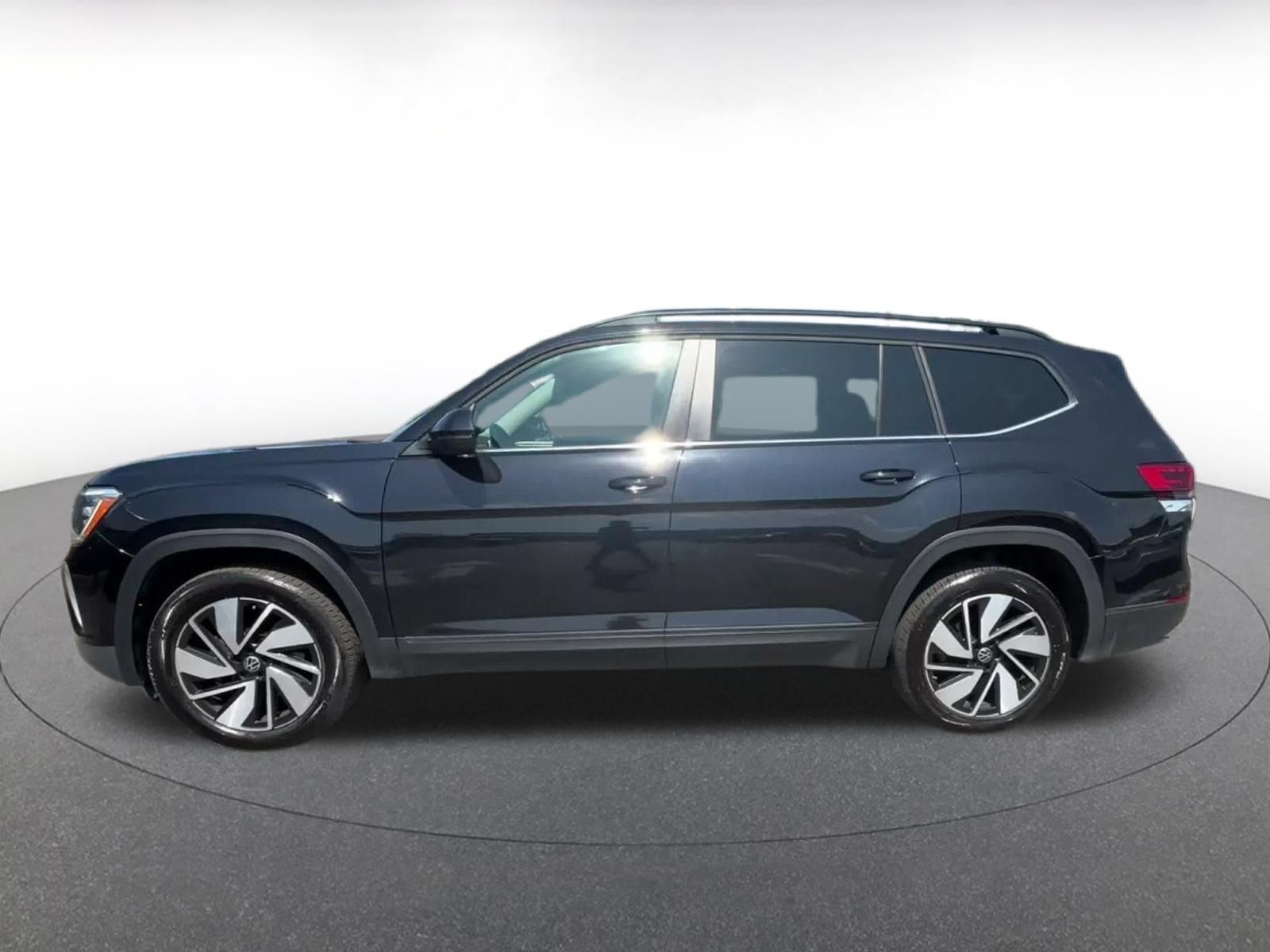 Used 2024 Volkswagen Atlas SE AWD/4WD image 8
