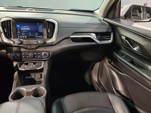 Used 2024 GMC Terrain SLT image 11