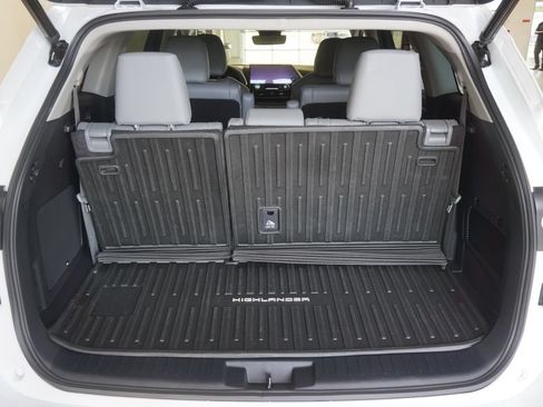 Used 2023 Toyota Highlander Limited AWD/4WD image 19