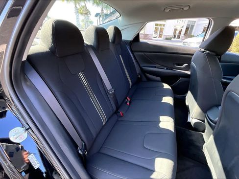 Used 2023 Hyundai Elantra SEL image 19