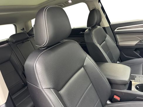 Used 2023 Volkswagen Atlas SE w/ Panoramic Sunroof Package FWD image 48