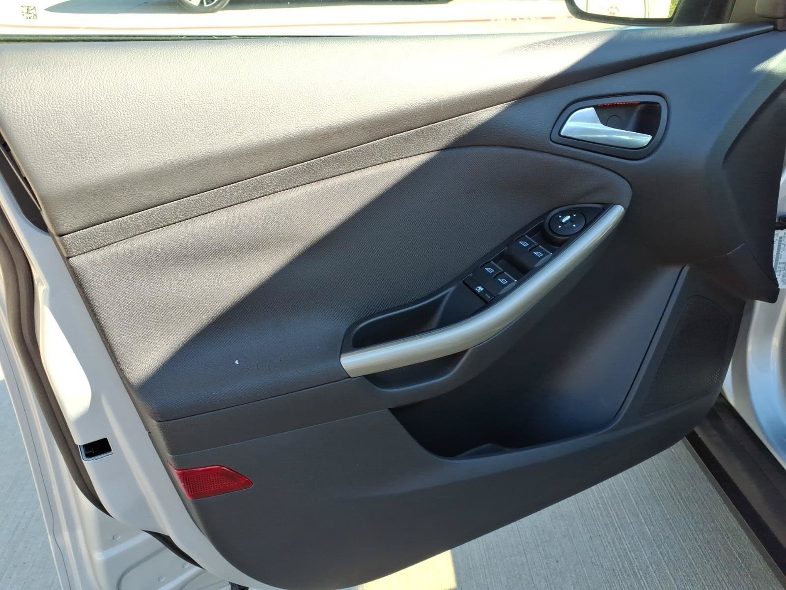 Used 2012 Ford Focus SEL FWD image 14