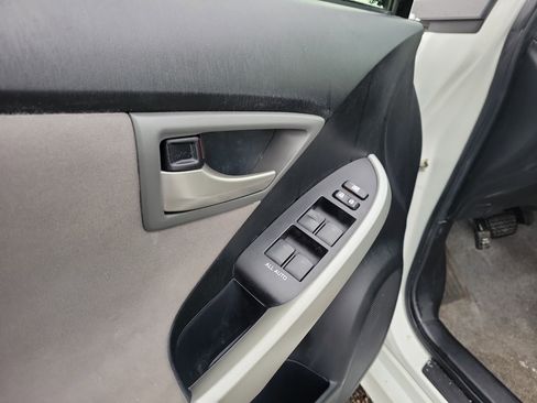 Used 2015 Toyota Prius Three image 18