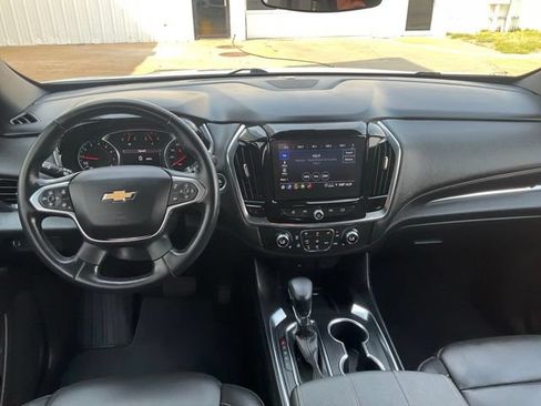 Used 2023 Chevrolet Traverse LT FWD image 3