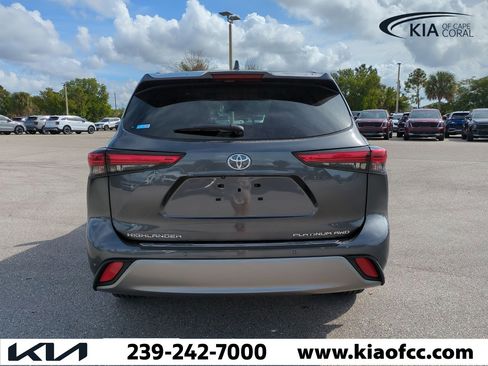 Used 2023 Toyota Highlander LE image 6