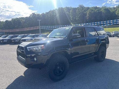 Used 2018 Toyota 4Runner TRD Off-Road Premium AWD/4WD image 11