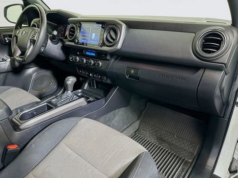 Certified 2022 Toyota Tacoma TRD Sport image 27