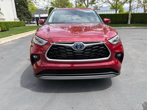 Used 2024 Toyota Highlander Platinum AWD/4WD image 4