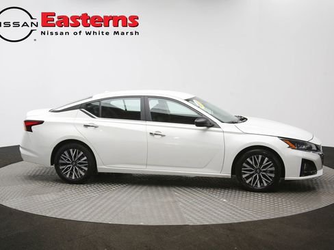 Used 2025 Nissan Altima 2.5 SV FWD image 36