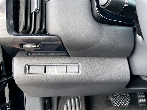 Certified 2024 Nissan Pathfinder SV FWD image 32
