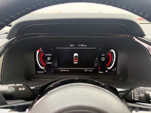 Used 2023 Nissan Pathfinder Platinum image 11