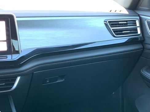 Used 2024 Volkswagen Atlas Cross Sport SE image 35