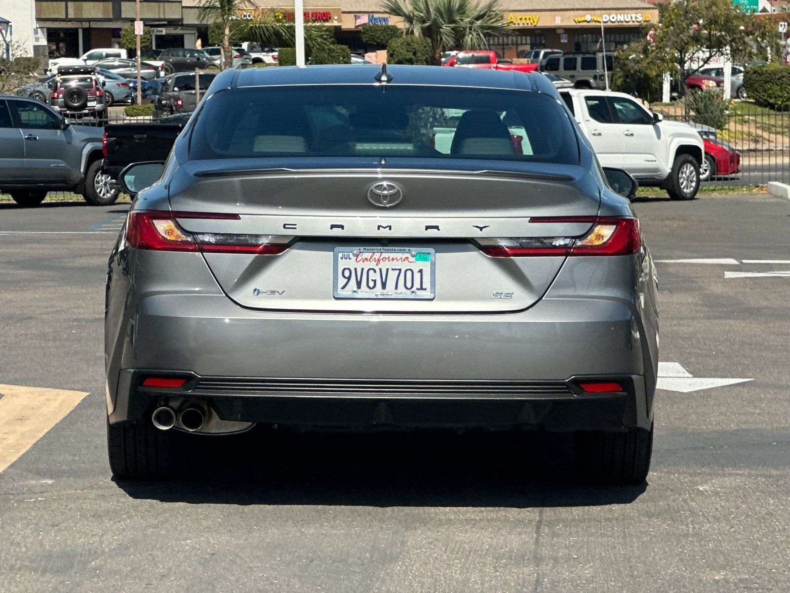 Used 2025 Toyota Camry SE w/ Convenience Package FWD image 4