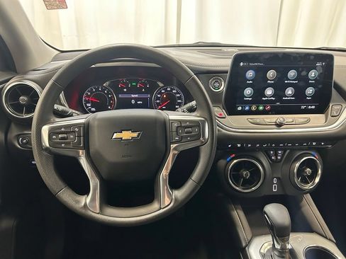 Used 2025 Chevrolet Blazer LT FWD image 3