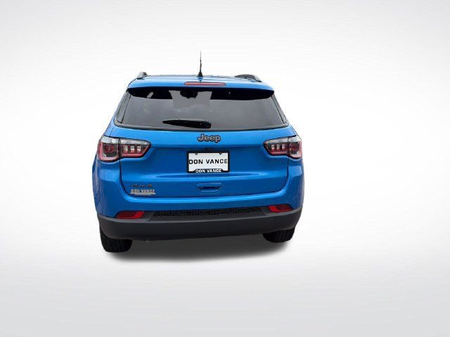 Used 2026 Jeep Compass Latitude AWD/4WD image 4