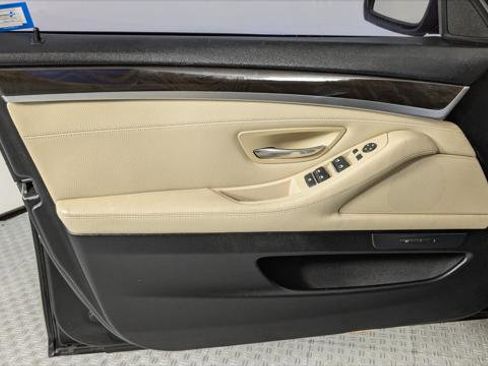 Used 2016 BMW 528i Sedan w/ Premium Package image 11