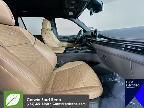 Used 2022 Cadillac Escalade Premium Luxury AWD/4WD image 34