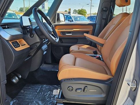 New 2025 Volkswagen ID. Buzz Pro S Plus AWD/4WD image 5