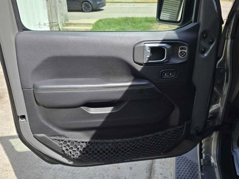 Used 2020 Jeep Wrangler Unlimited Sahara image 14