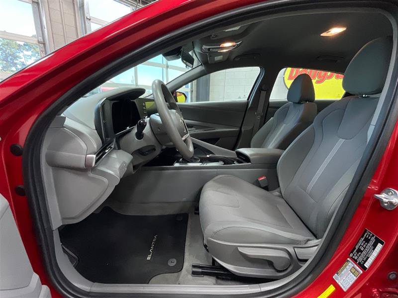 Used 2021 Hyundai Elantra SE FWD image 10