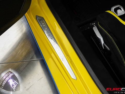 Used 2022 Lamborghini Huracan STO RWD image 47