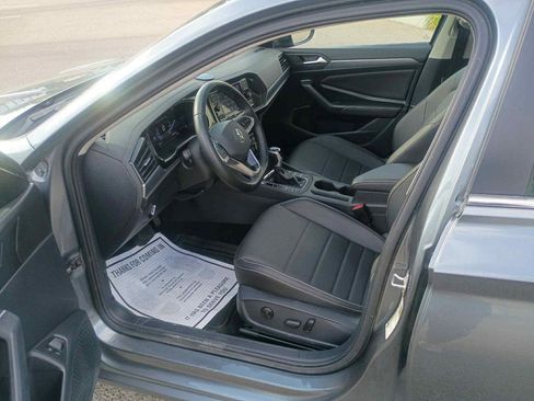 Used 2023 Volkswagen Jetta SE w/ Panoramic Sunroof Package image 11