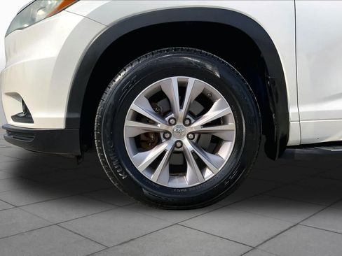 Used 2015 Toyota Highlander Plus FWD image 11