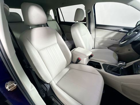 Used 2022 Volkswagen Tiguan SE FWD image 30