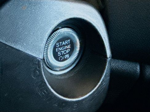 Used 2023 Jeep Renegade Limited AWD/4WD image 9