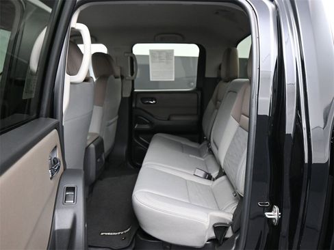 Used 2023 Nissan Frontier SV w/ Technology Package image 15