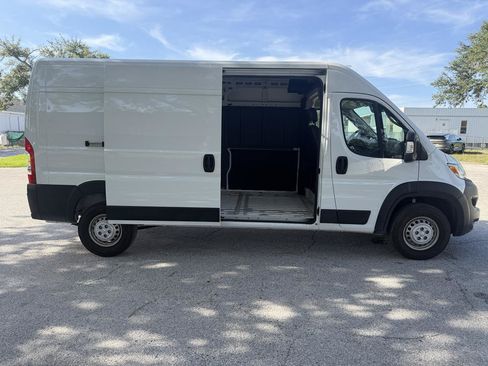 Used 2026 RAM ProMaster 2500 w/ Convenience Group FWD image 7