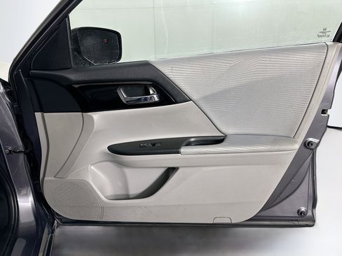 Used 2017 Honda Accord LX image 29