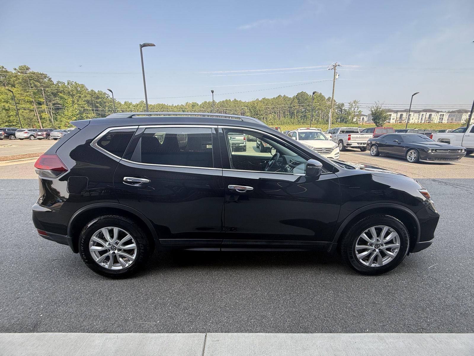 Used 2020 Nissan Rogue S w/ Special Edition Package FWD image 21