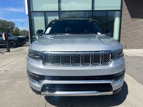 Used 2023 Jeep Grand Wagoneer Series II AWD/4WD image 2